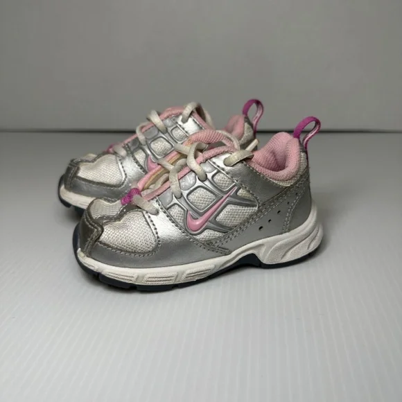 Baby Girls Nike Pillar Tech Tennis Shoes Gray Pink White Size 4 - Picture 2 of 10